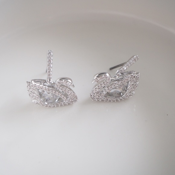 Swarovski Dancing Swan earrings, Swan, White, Rhodium plated 5514420 - Picture 4 of 6
